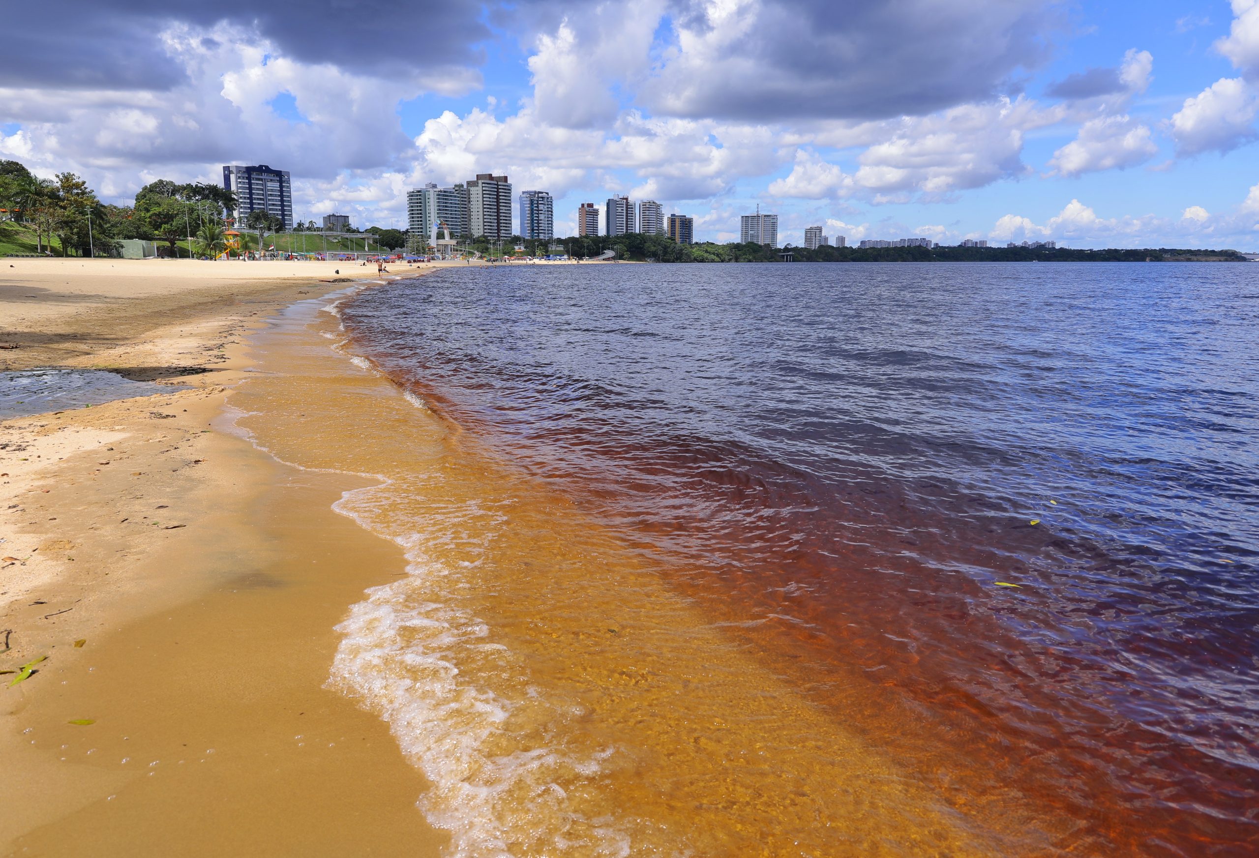 Descida do Rio Negro se intensifica em Manaus, mas nível segue quase 10 metros acima do registrado em 2024