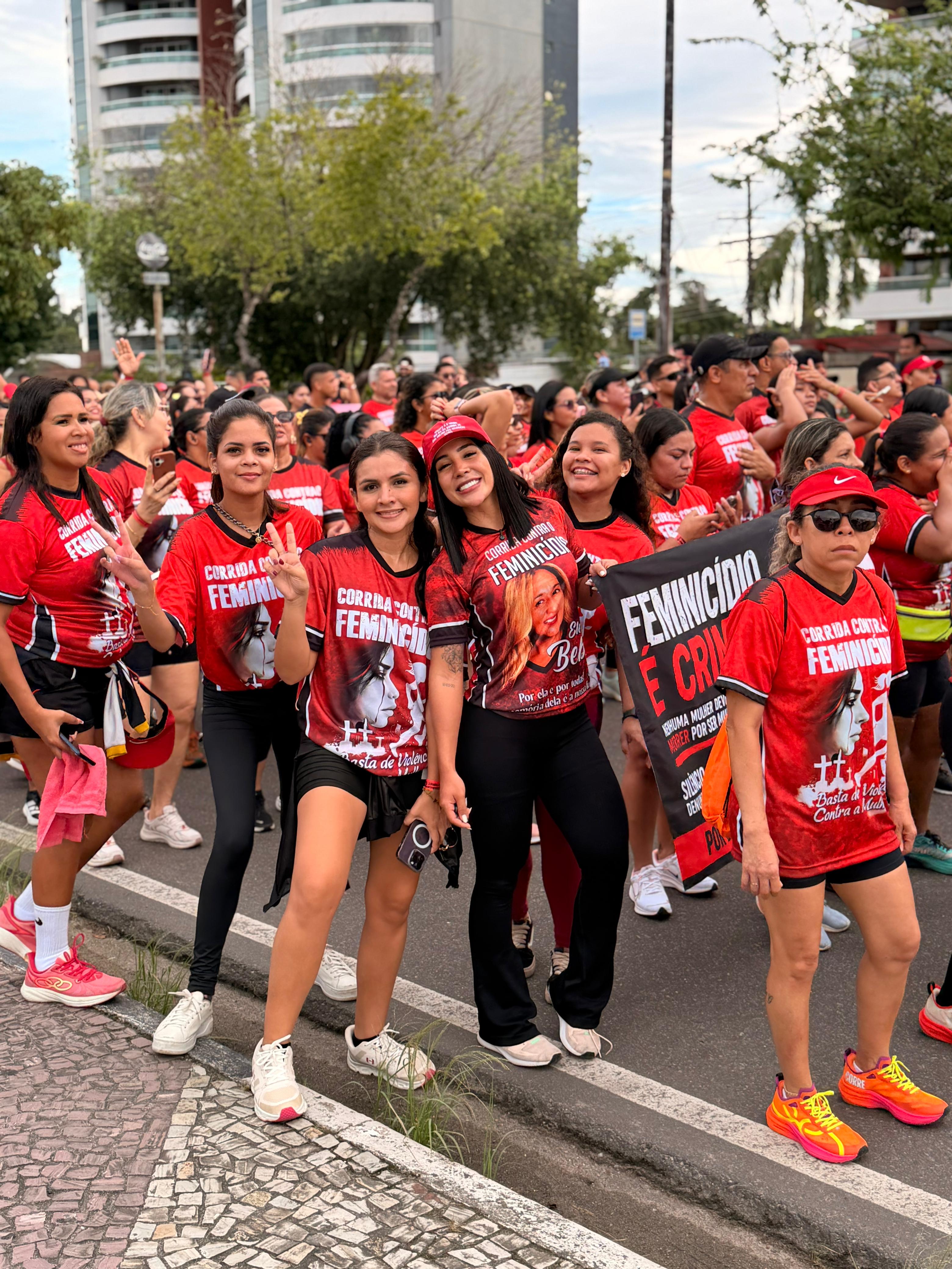 Filha de vítima de feminicídio participa de ato e reforça mobilização de mulheres em Manaus
