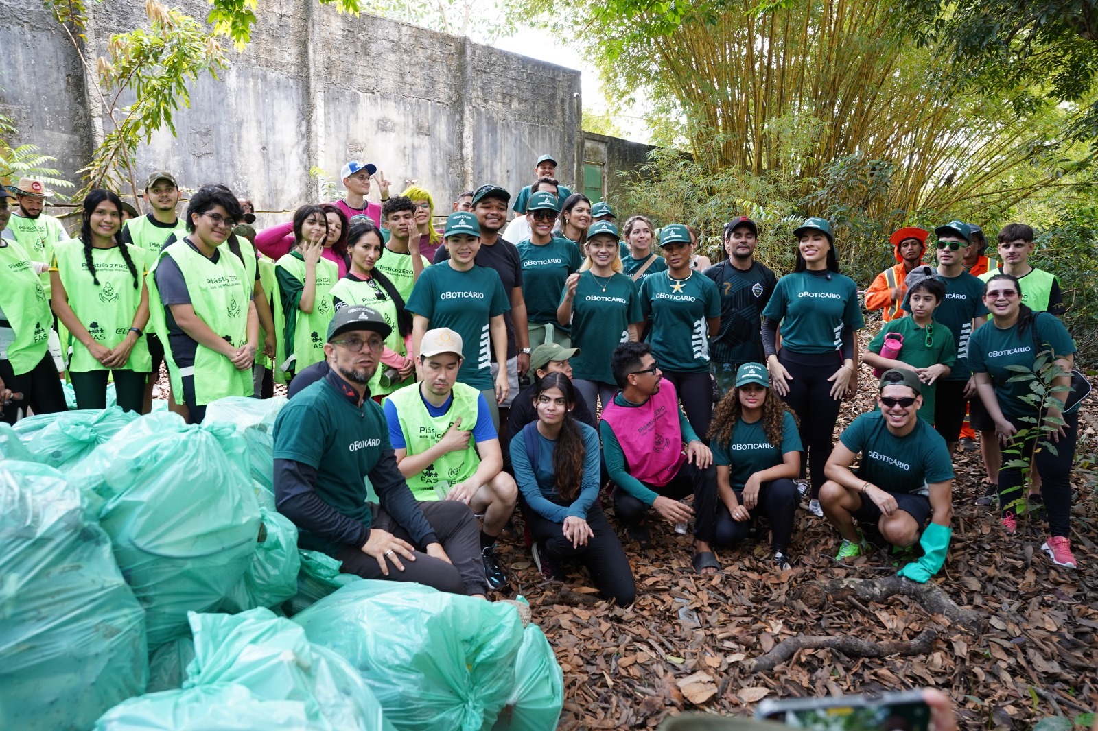 O Boticário e Remada Ambiental retiram 2,8 toneladas de resíduos da foz do Igarapé do Gigante