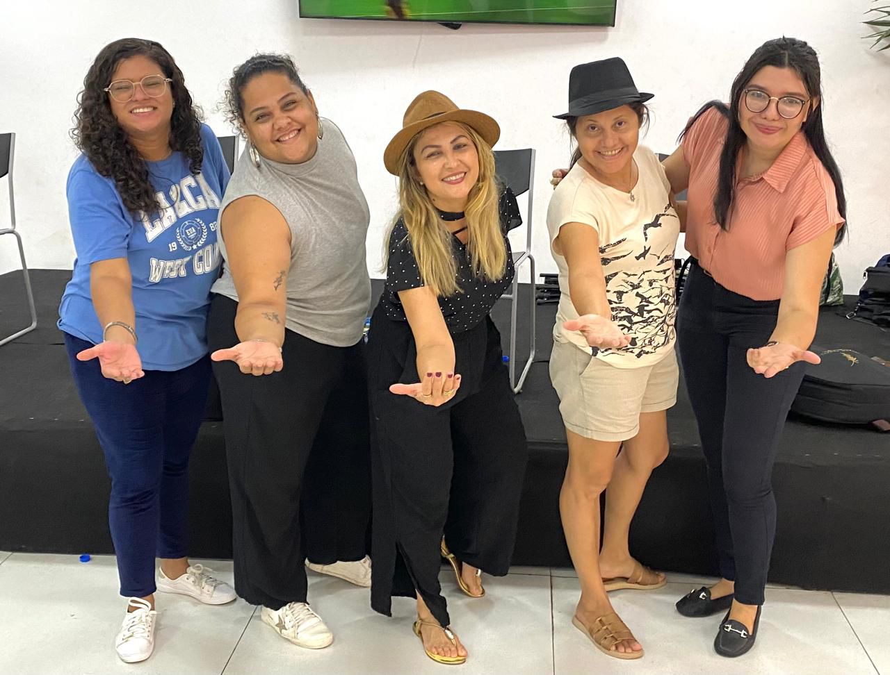 Neste domingo, tem grupo Samba Com As Moas na 3 edio da feijoada do Meu Quintal