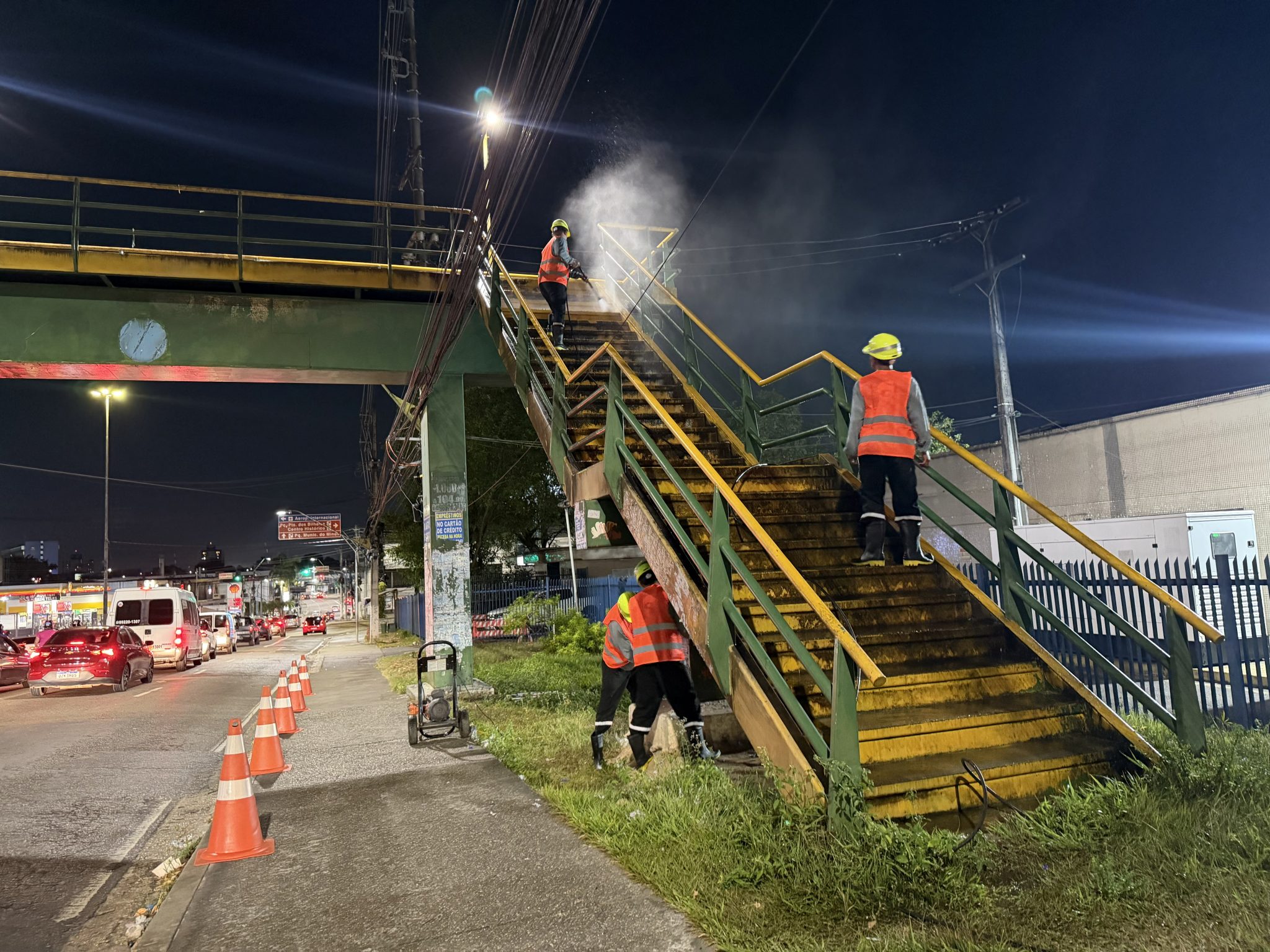 Revitalização da passarela da avenida Pedro Teixeira em mais uma frente de obras noturnas