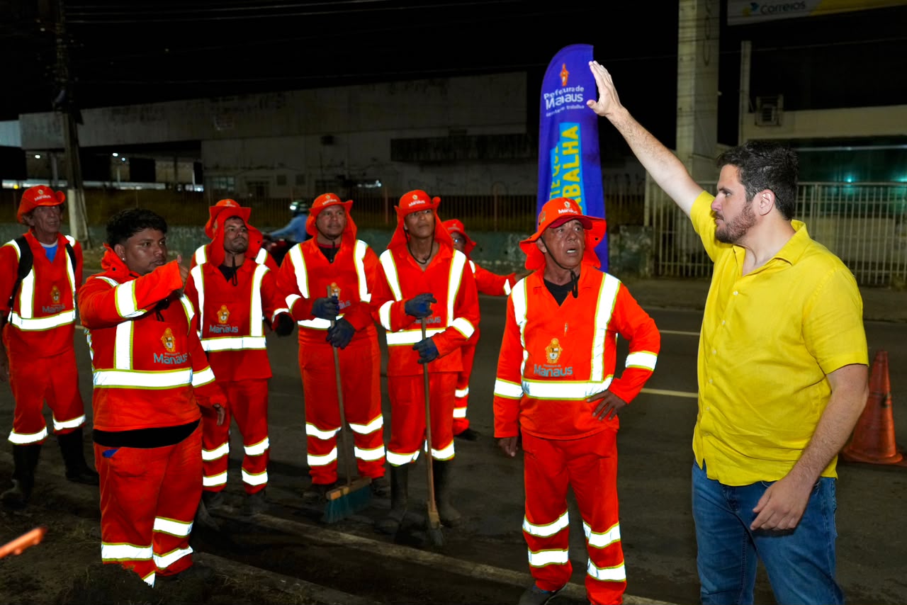 Ameia-noite, prefeito Renato Junior mobiliza limpeza, asfaltamento e assina ordens de serviço para reforma de passarelas, viadutos e canteiros centrais em Manaus
