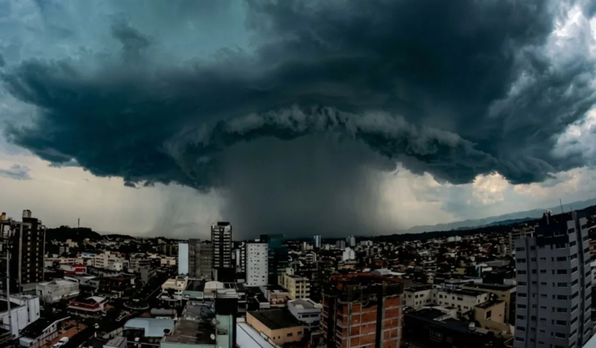 CICLONE BOMBA JÁ TEM DATA PARA SE FORMAR NO BRASIL E CAUSAR VENTOS DE 150 KM/H; INMET MOSTRA ROTA DA CICLOGÊNESE EXPLOSIVA