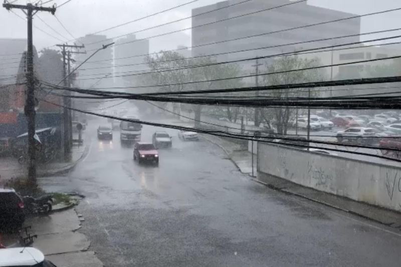 Manaus registra 39 ocorrências durante a chuva nesta quarta-feira