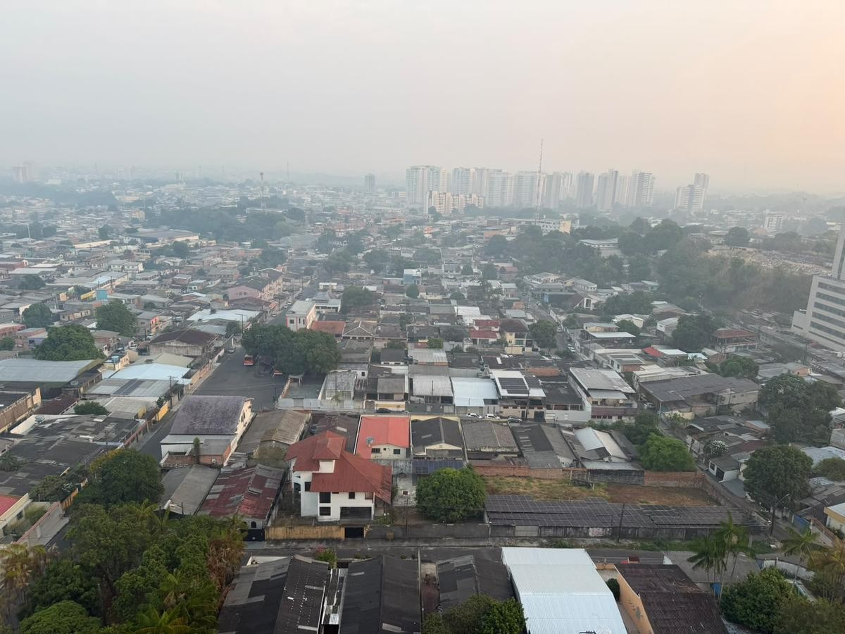 Fumaça em Manaus atinge pior nível de 2026 após recorde de calor