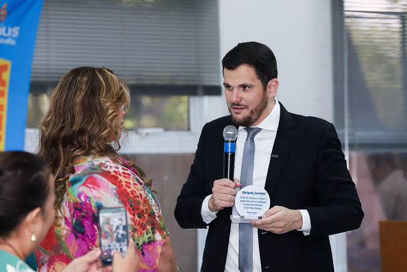 Prefeito Renato Junior prestigia cerimônia de servidores públicos recém-aposentados e agradece pelos anos de dedicação