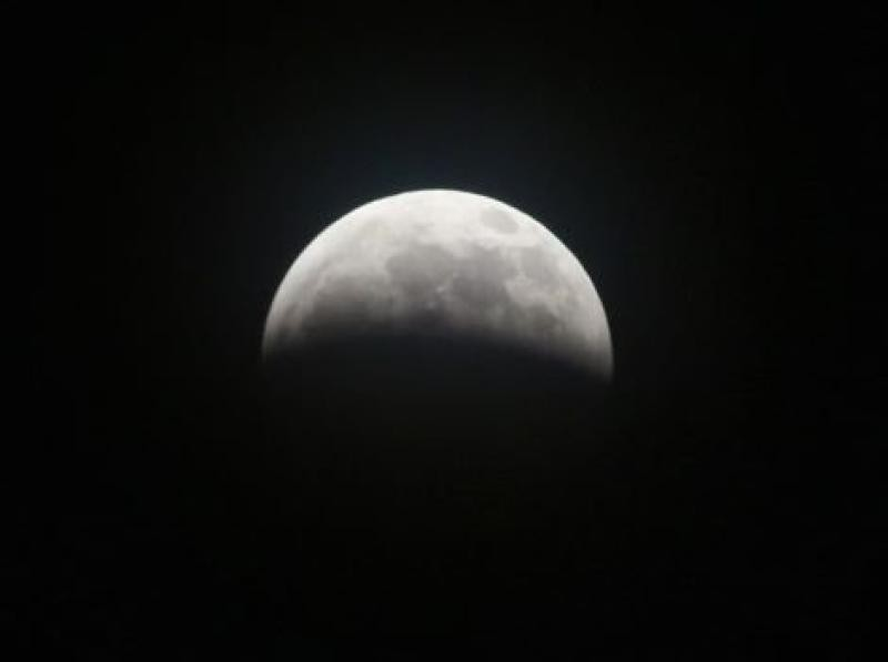 Eclipse lunar transforma céu de Manaus e encanta observadores na madrugada; veja fotos